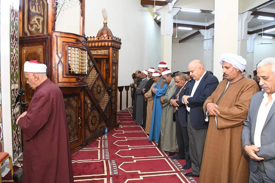 بجهود النائب «طارق رسلان » وبتكلفة  ٢ مليون و ٤٠٠ ألف جنيه محافظ قنا يفتتح مسجد الفتح بجزيرة العبل